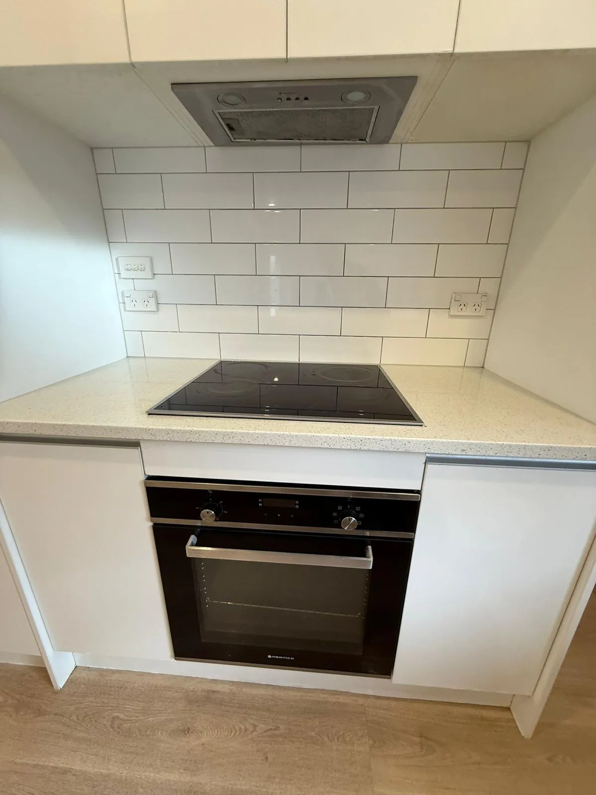 Cooktop deep cleaning Auckland — glass cooktop and oven finished to a premium standard