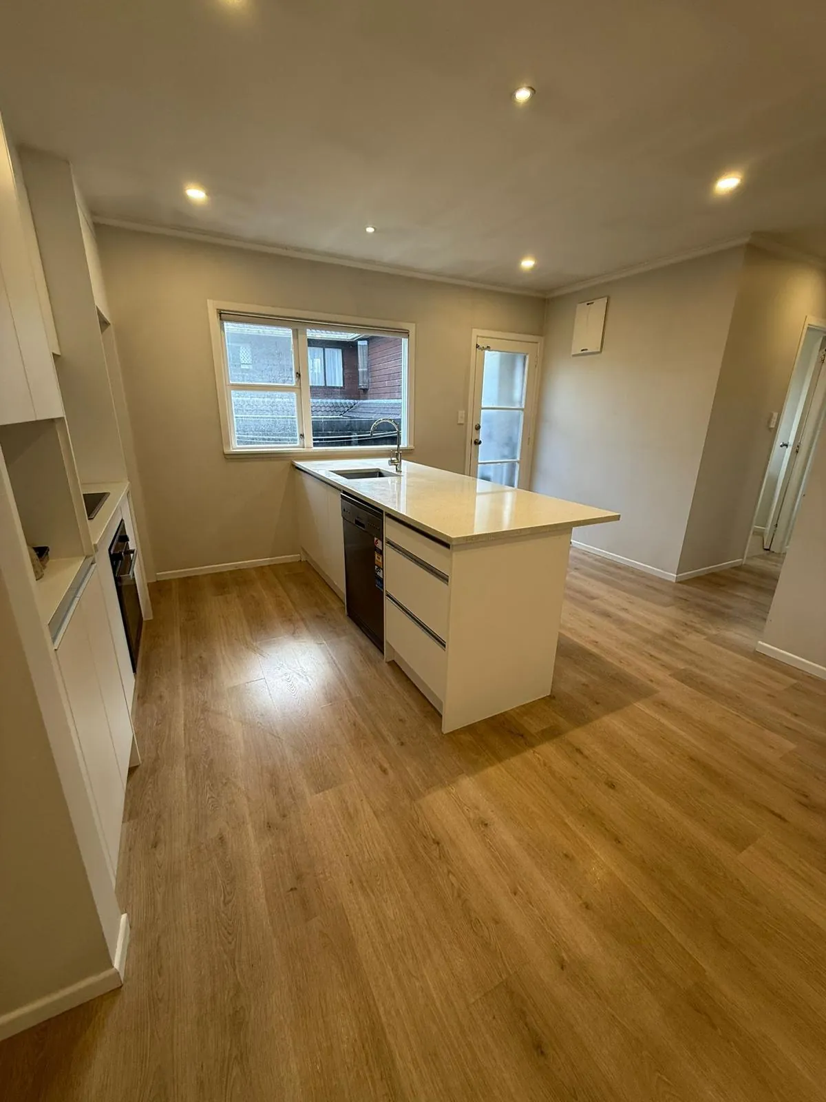 Professional move out cleaning Auckland — kitchen and floors ready for inspection