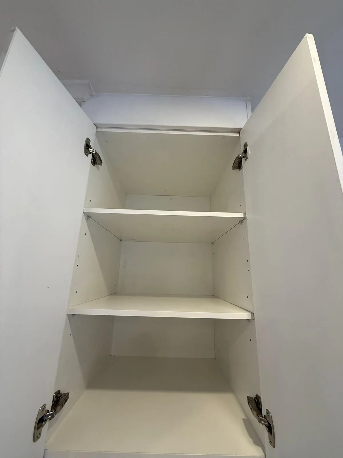 Kitchen cabinet cleaning Auckland — smooth clean cabinet doors after cleaning