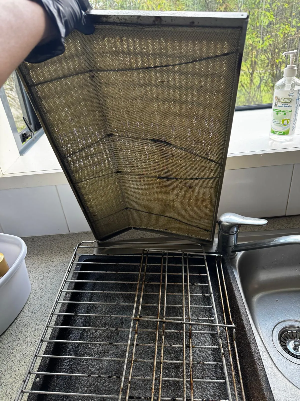 Rangehood deep cleaning North Shore — built-up grease before cleaning