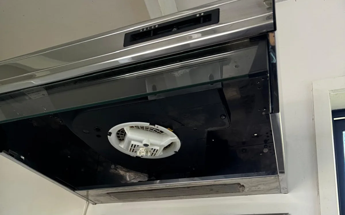 Rangehood deep cleaning North Shore — spotless stainless steel extractor after cleaning